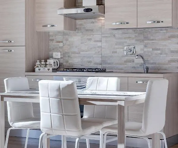 Apartamento Ariston - Ciclabile In Centro Al Mare Con Balcone *